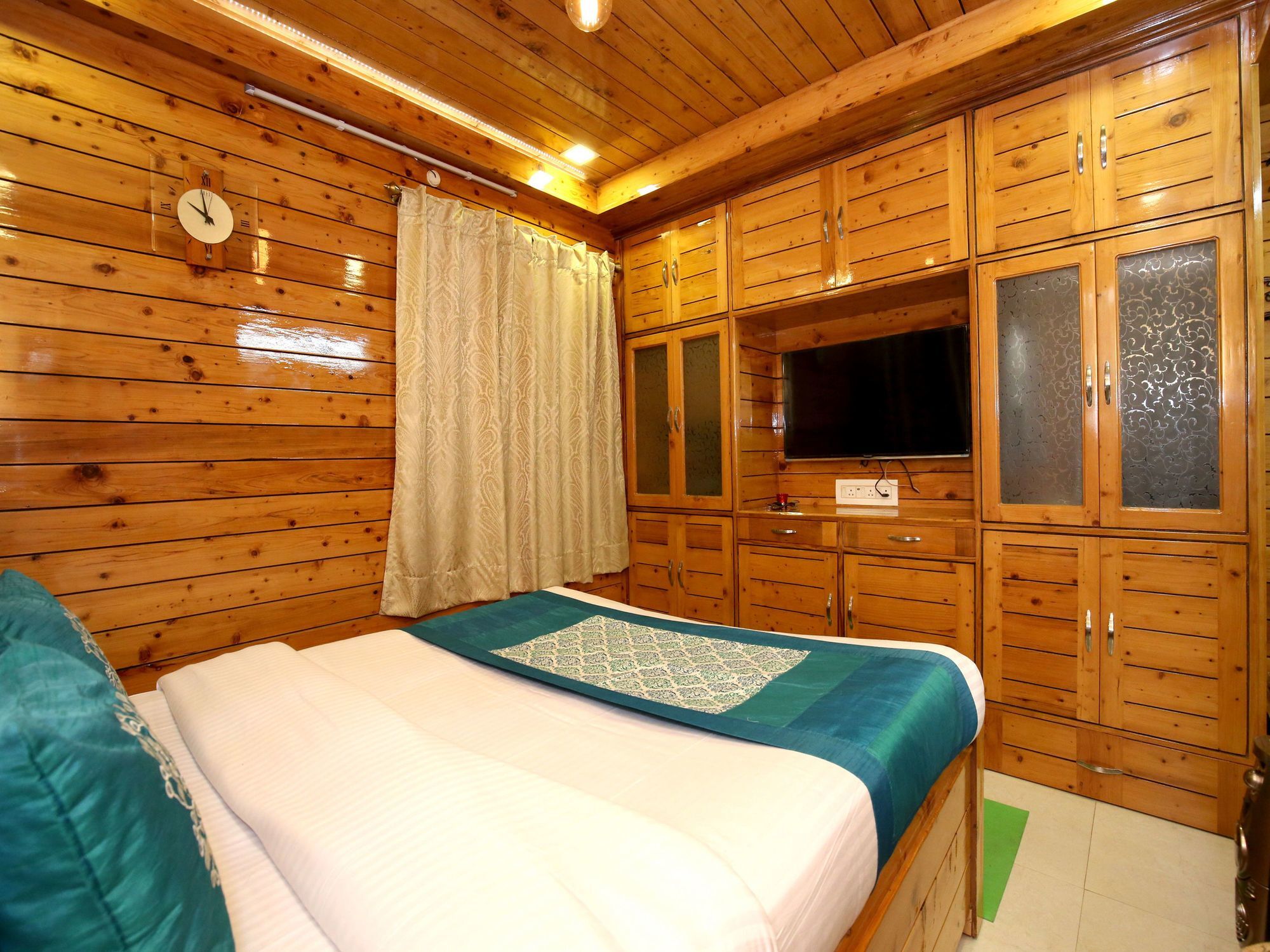 Oyo 10299 Vikas Nagar Hotel 3*