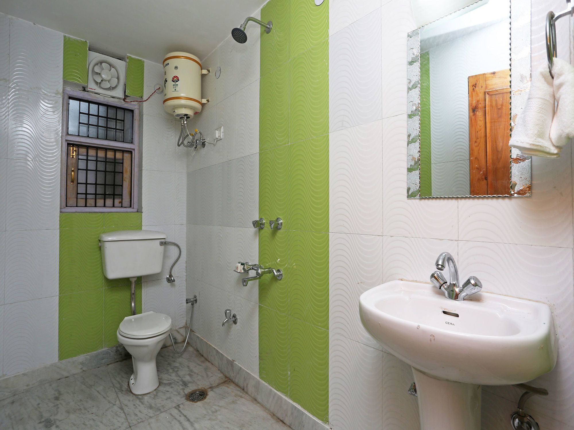 Oyo 9102 3bhk Pinewood Valley *