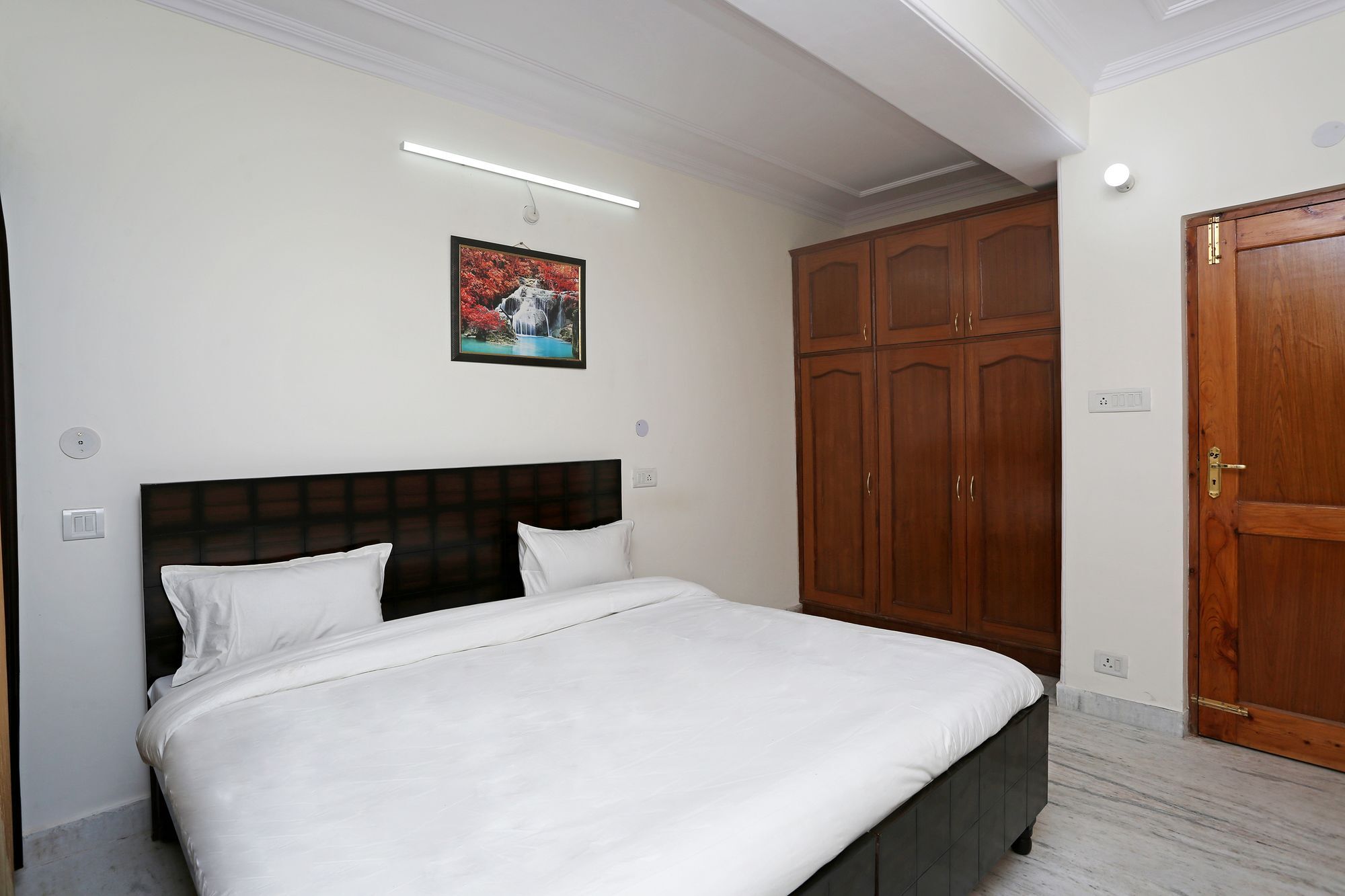 Oyo 9102 3bhk Pinewood Valley *