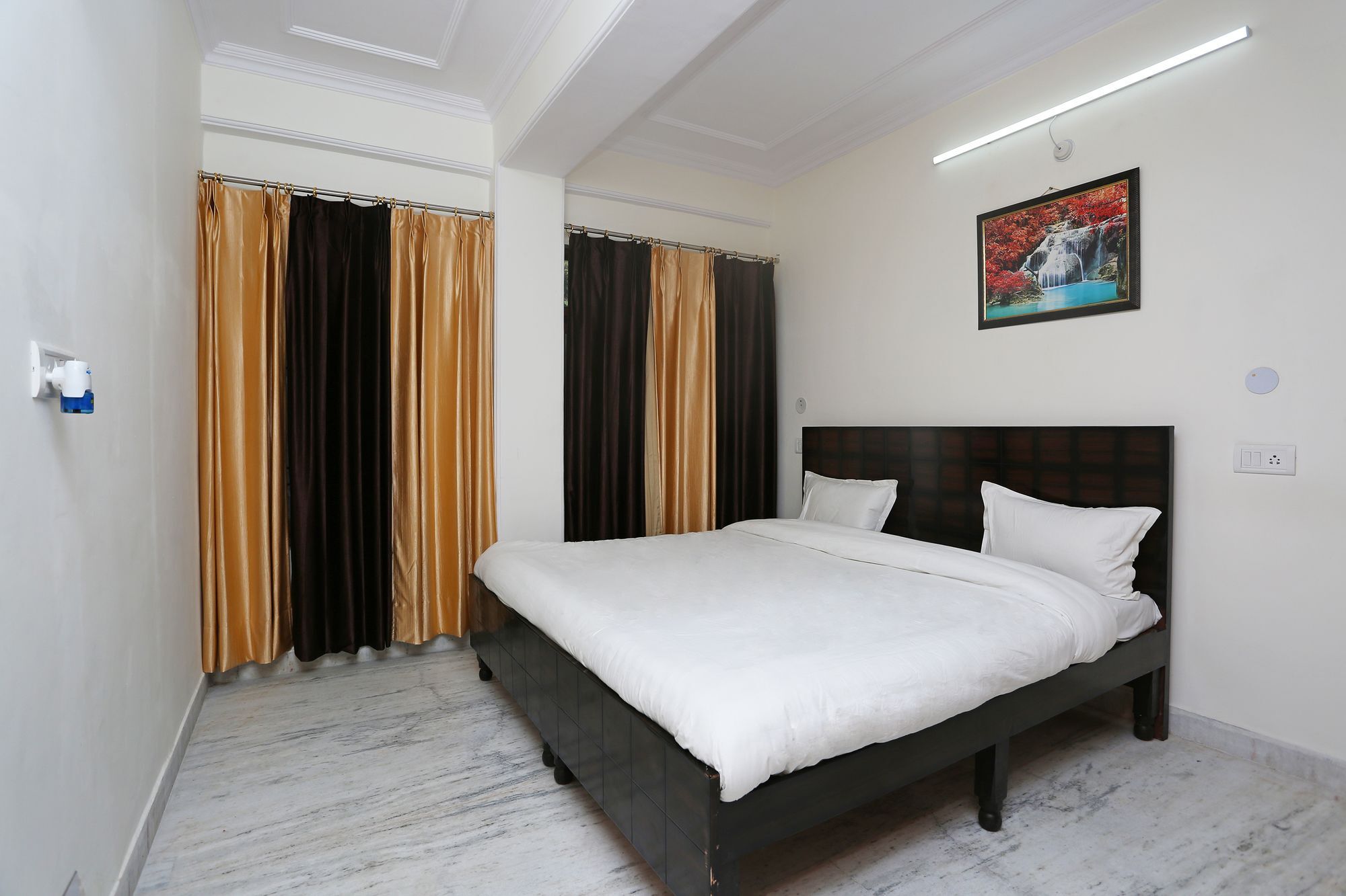 Oyo 9102 3bhk Pinewood Valley