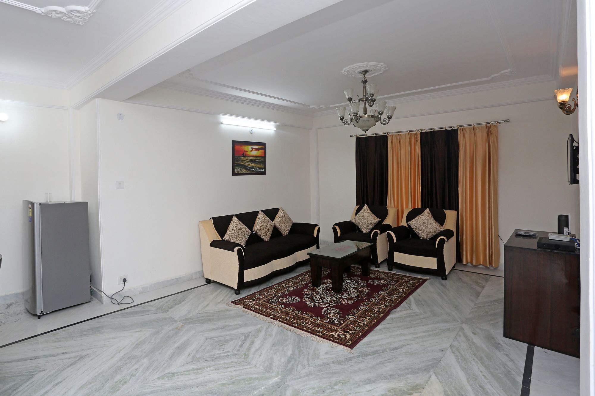 Oyo 9102 3bhk Pinewood Valley