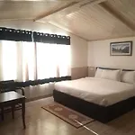 Seven Hills Hotel