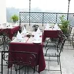 Auckland Hotel And Restaurant Near Mall Road