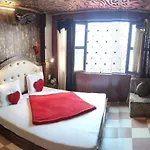 New Malook Hotel,Mall Road,Near Domino\'S Pizza