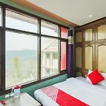 Oyo 14460 Green Park Homestay