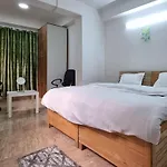 Tiny Homestay - Drive In Property- Small Basic Kitchen, 2Km Ahead From Mall Road Lift Parking