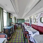 Hotel Crystal Palace