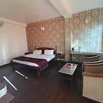 Himland Hotel East- Walking Distance To Mall Road