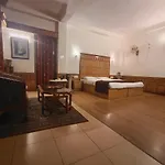Himland Hotel East- Walking Distance To Mall Road