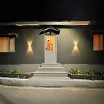Uptown Boutique Homes - Room 1