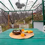 Treebo Daak Bangla Retreat With Mountain View