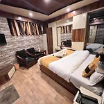 Hotel Victory At Mall Road