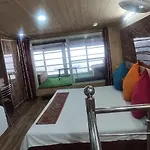New Malook Hotel,Mall Road,Near Domino\'S Pizza