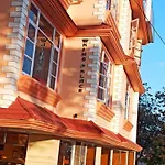 Hotel King Palace - Nature-Valley-Luxury-Room - Prime Location With Parking Facilities