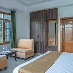 Alps Sunshine Regency !! Ample Private Parking Space ! Restaurant ! Located On Main Highway