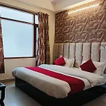 Aston Hills - Luxury Comfort !! Travellers Delight !! Budget Friendly !! Prime Location !! Guest Favourite