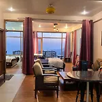 Valley View 1 Bhk Boutique Suite By Hillspeak Homes