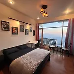 Valley View 1 Bhk Boutique Suite By Hillspeak Homes