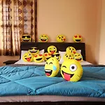 Hotel O Home 81250D Abhiaak Regency