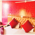 Simla Hotel H G N Near Park And Temple