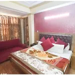 Simla Hotel H G N Near Park And Temple