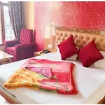Simla Hotel H G N Near Park And Temple