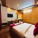 Hotel Yog Maya Near Sankat Mochan Temple