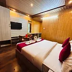 Hotel Yog Maya Near Sankat Mochan Temple