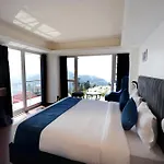 Hotel White Castle