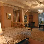 Chapslee Hotel
