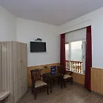 Oyo 8421 Flagship Hotel Seven Hills