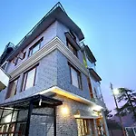 Oyo 10736 Home 2Bhk Nandan Mansion Keleston