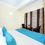 Oyo 10736 Home 2Bhk Nandan Mansion Keleston