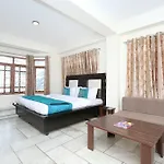 Oyo Home 11584 Modern Studio Apartment