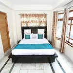 Oyo Home 11584 Modern Studio Apartment