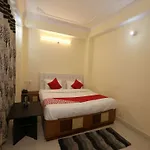 Oyo 14212 Tanwar Regency