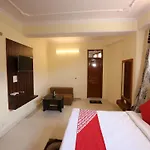 Oyo 14212 Tanwar Regency