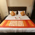 Oyo Rooms 055 Mall Rd Tourism Lift