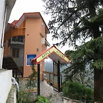 Oyo 17002 Apple House