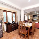 Valley View 2Bhk Abode Near Isbt, Tutikandi