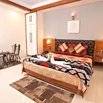 Mayur Hotel Bar And Restaurant