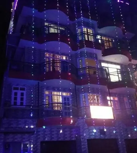 Hotel O Home 81250D Abhiaak Regency