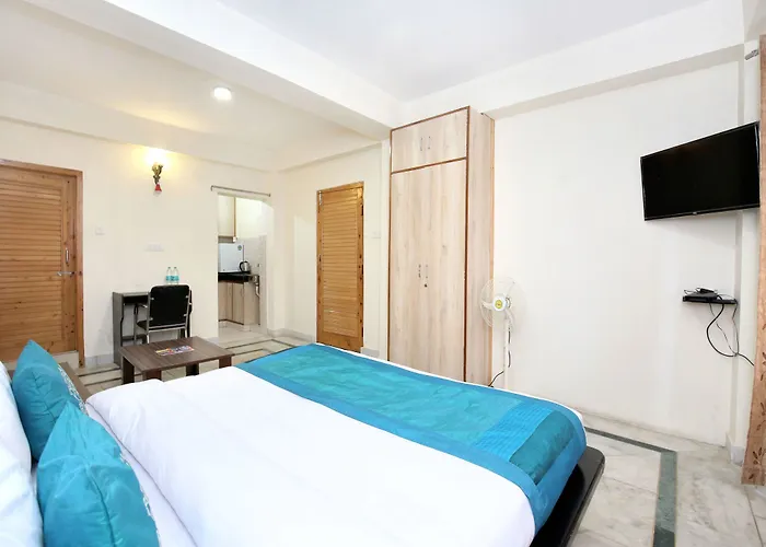 Oyo Home 11584 Modern Studio Apartment