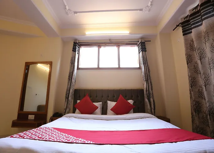Oyo 14212 Tanwar Regency