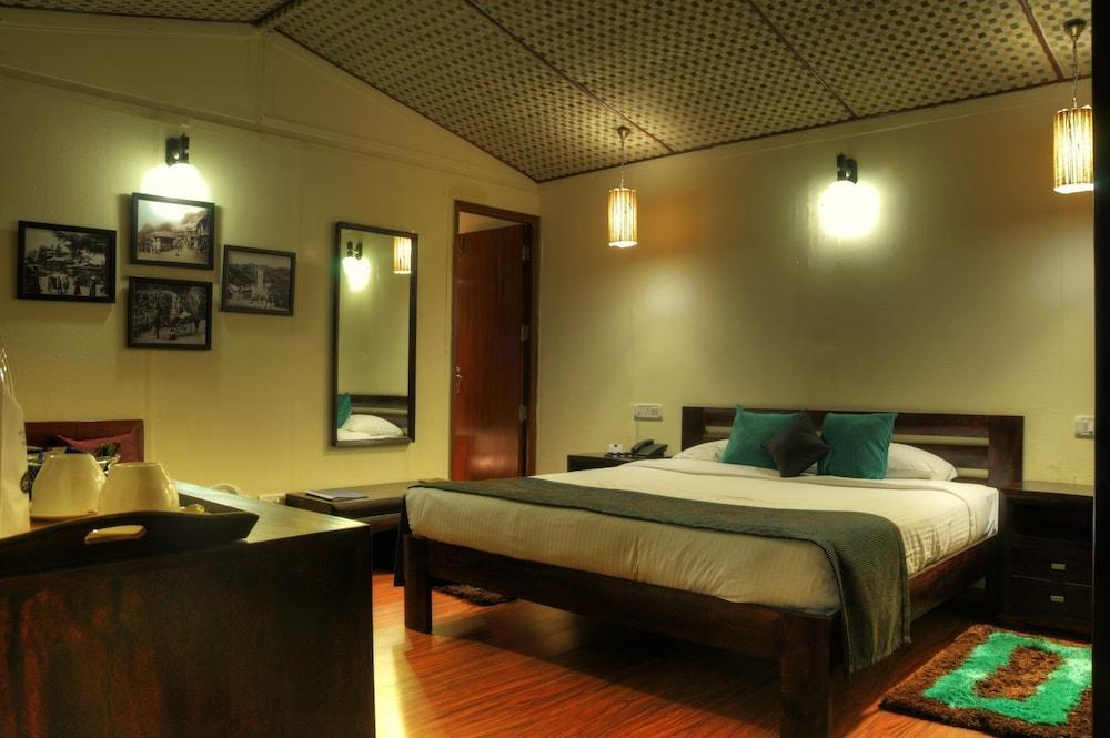 Aamod Hotel 4*