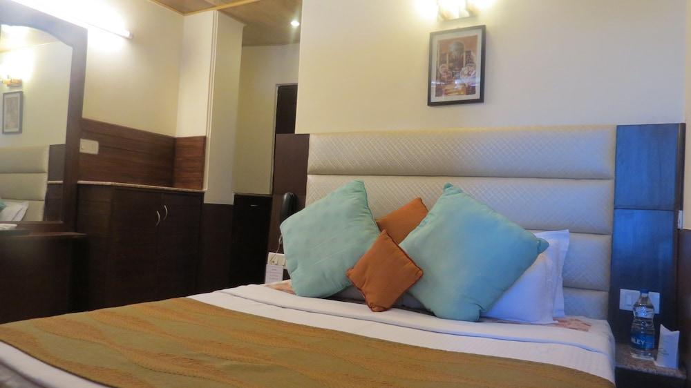 Kapil Hotel 3*