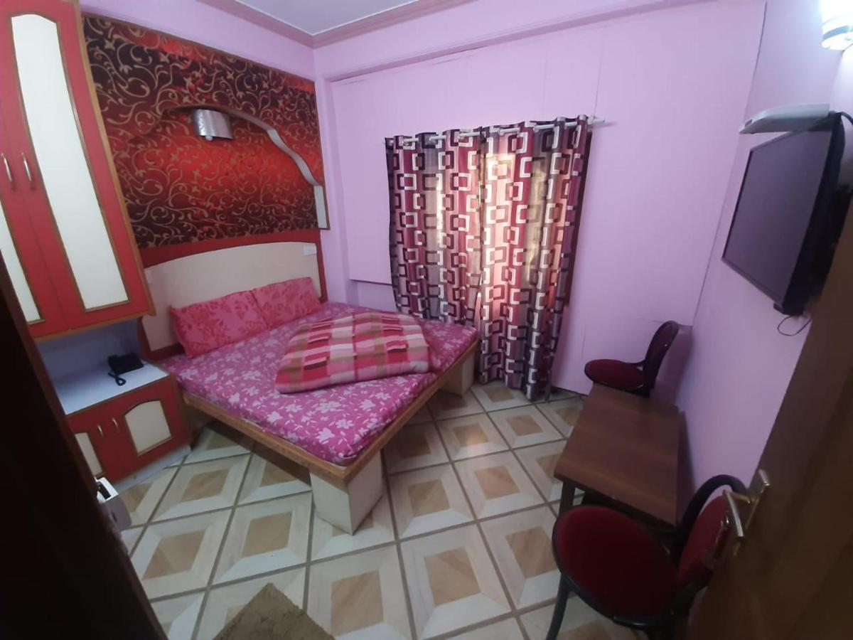 Hotel Budget Royal Near Kali Bari Temple, - 4*