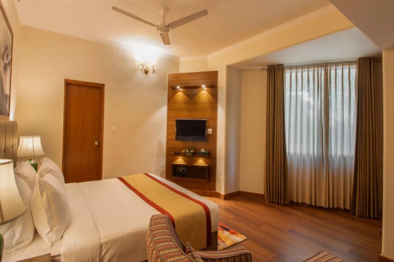 Hotel 8fold By Larisa Shimla