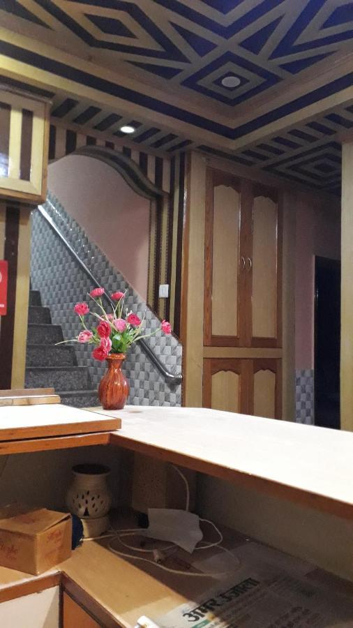Hotel Budget Royal Near Kali Bari Temple, -