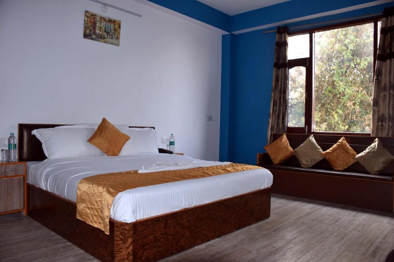 Hotel Whistling Alpines Shimla